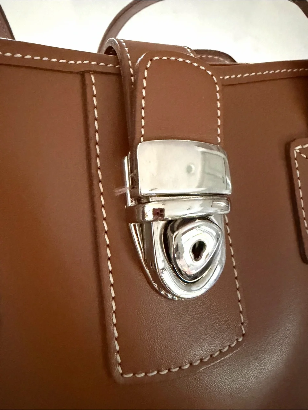 DOONEY & BOURKE•British tan leather bucket shoulder bag EUC